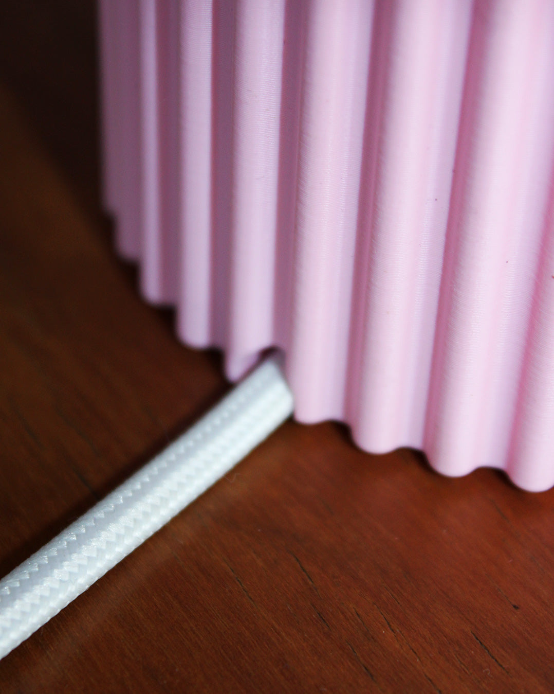 Luminaire design, Design lighting,Objet d'art lumineux, Luminous art piece, lampe rose, pink table lamp, fabric cable